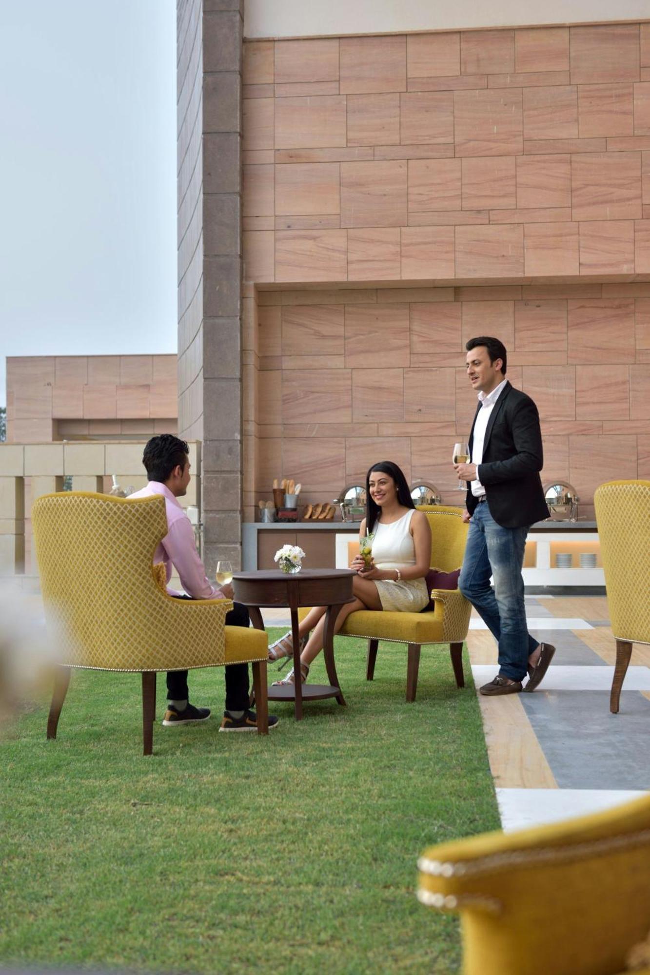 คอร์ตยาร์ด ไรยปุระ Hotel Raipur  ภายนอก รูปภาพ