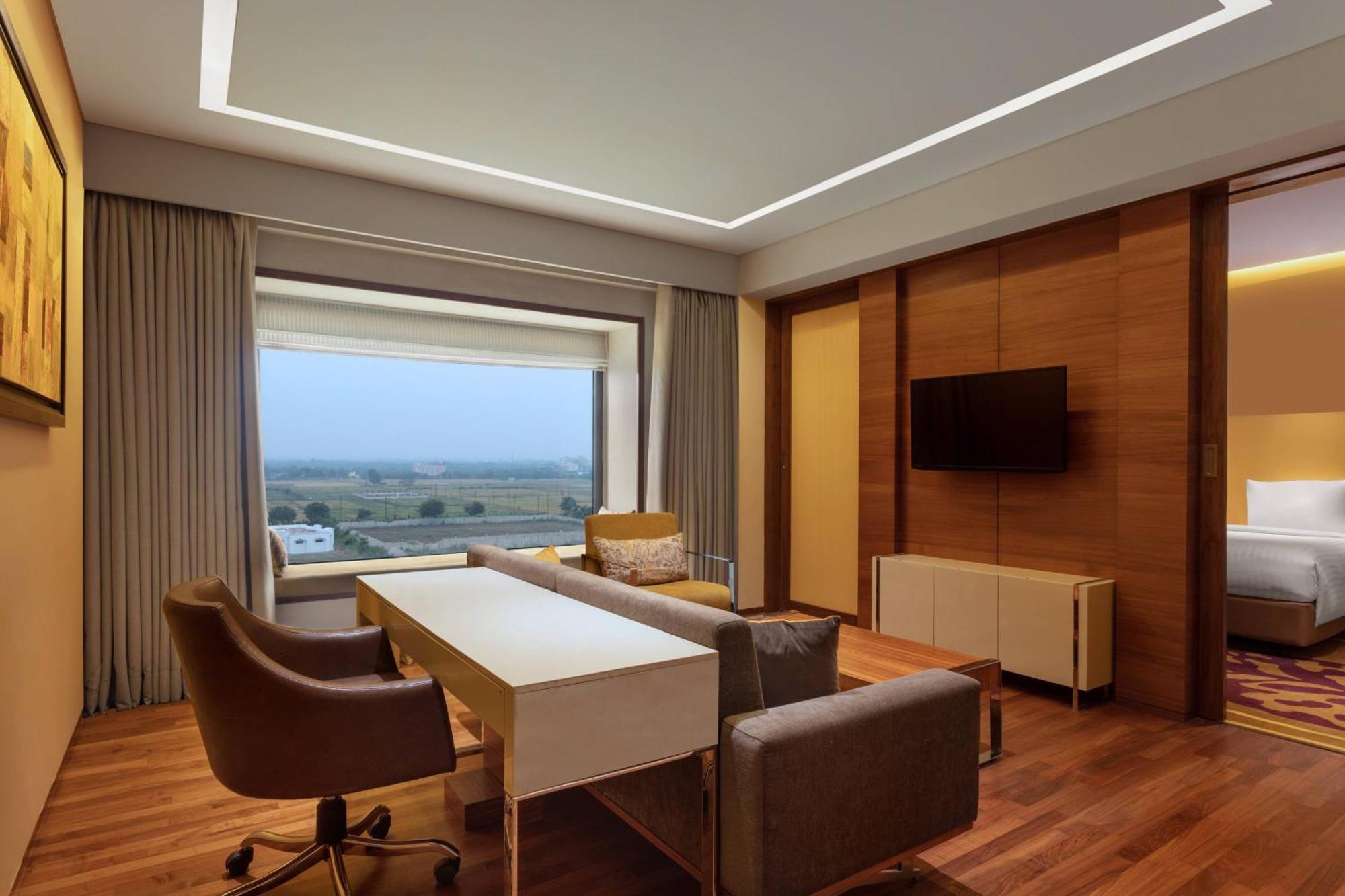 คอร์ตยาร์ด ไรยปุระ Hotel Raipur  ภายนอก รูปภาพ
