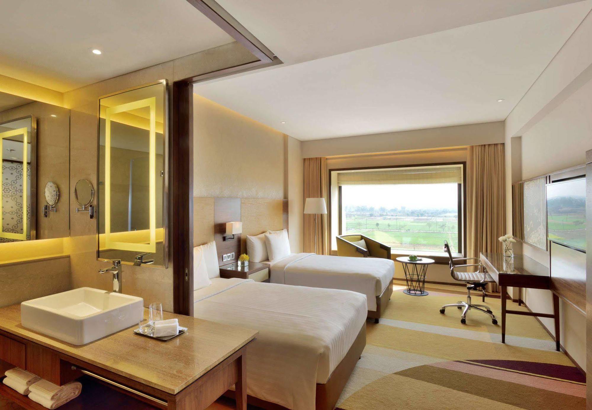 คอร์ตยาร์ด ไรยปุระ Hotel Raipur  ภายนอก รูปภาพ